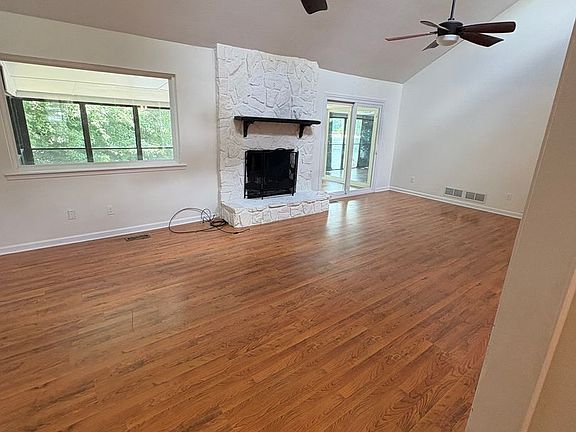 3rd image of 7083 Parkarms Ct