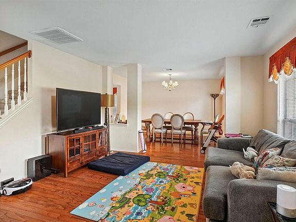 3rd image of 2404 Cimmaron Dr