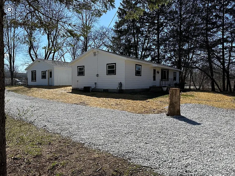 4050 Old King Rd #B — Photo 2