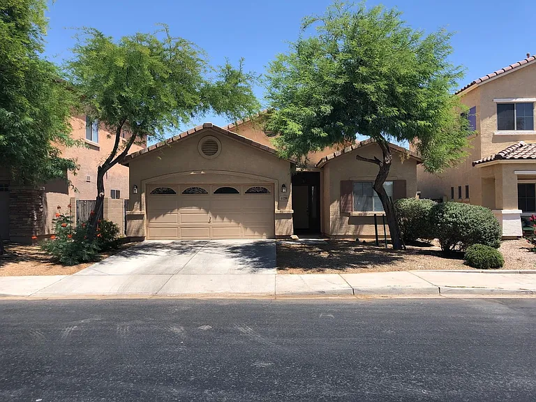 44290 W Neely Dr — Photo 2