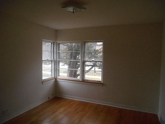 4th image of 5781 N Forest Glen Ave