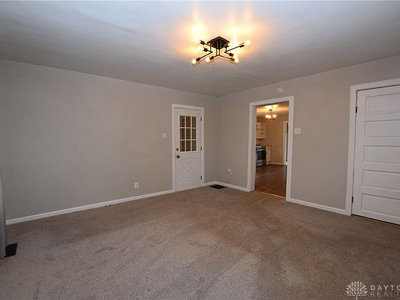 4th image of 137 E Poplar St