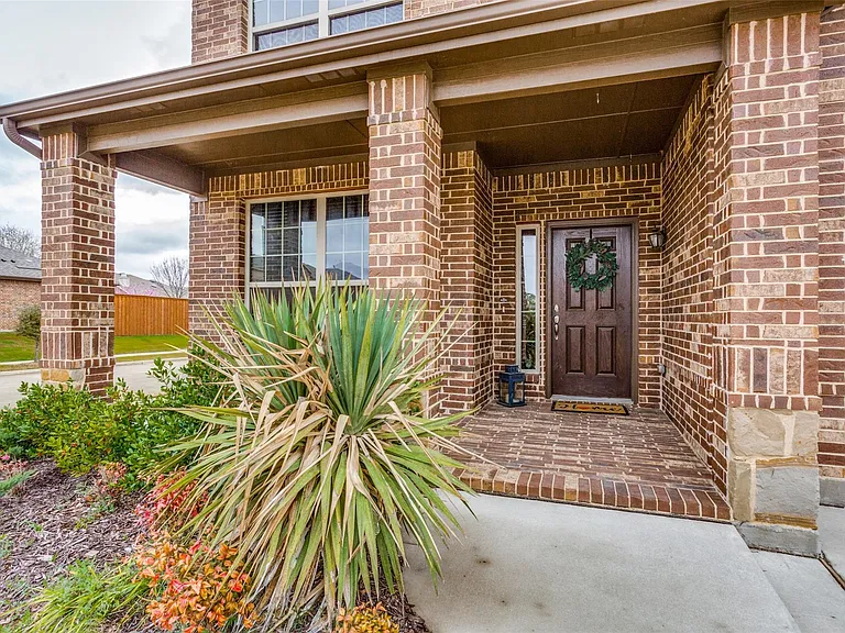4701 Green River Dr — Photo 3