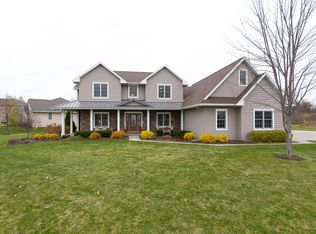 2332 Roselawn Ln, Oshkosh, WI 54904