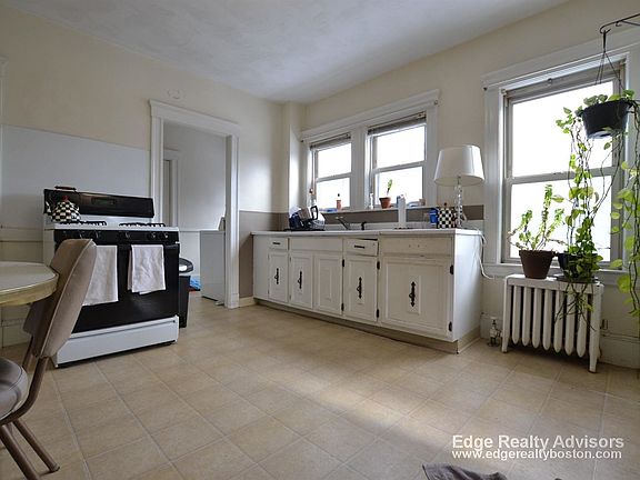 28 Falkland St. Boston - Brighton Unit Photo 10