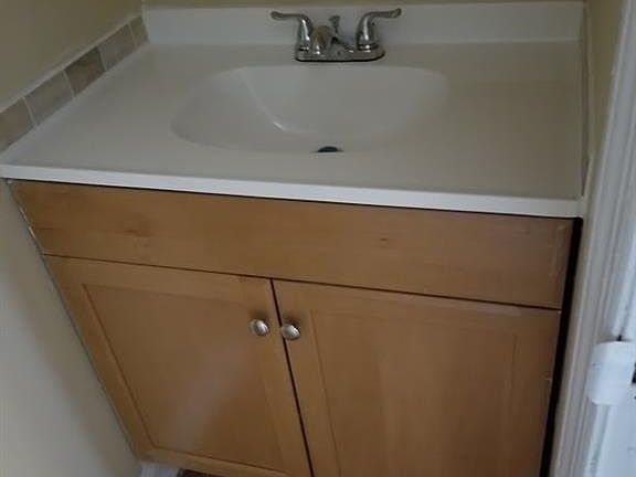 4th image of 599 Elmwood St #B
