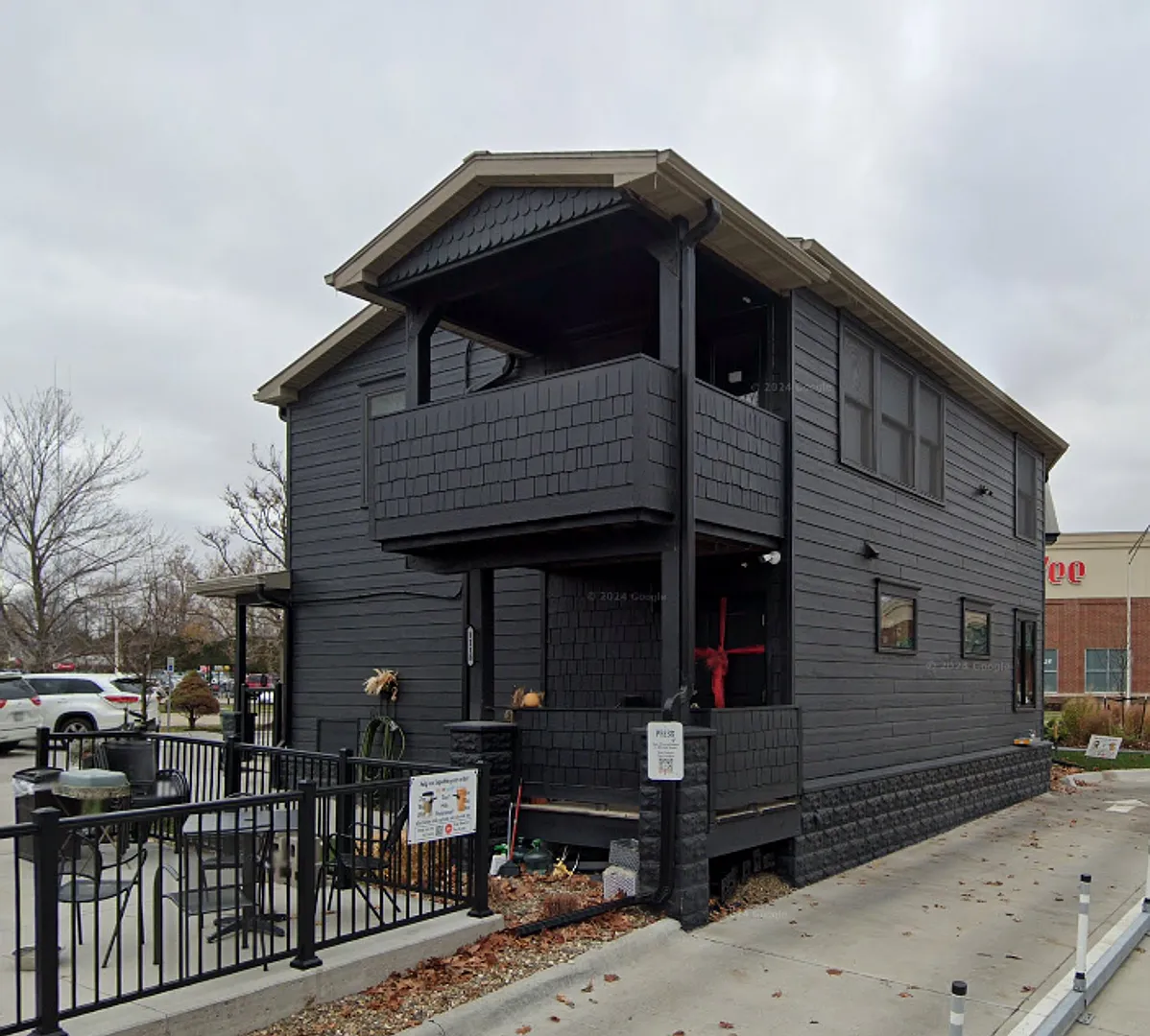 1120 N Dodge — Photo 2