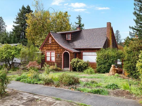1250 NW Lawnridge Ave, Grants Pass, OR 97526