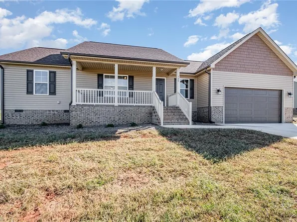 139 Knight Farm Rd, Stokesdale, NC 27357