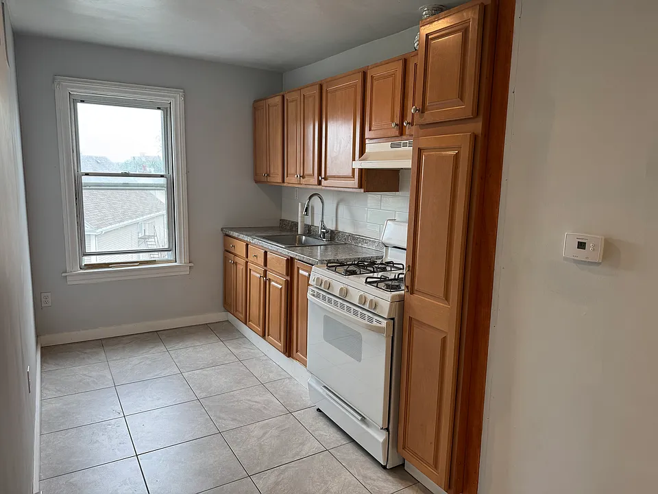 120 Summit St #3