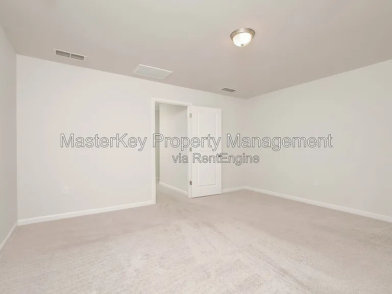 804 McKenzie Park Ter — Photo 15