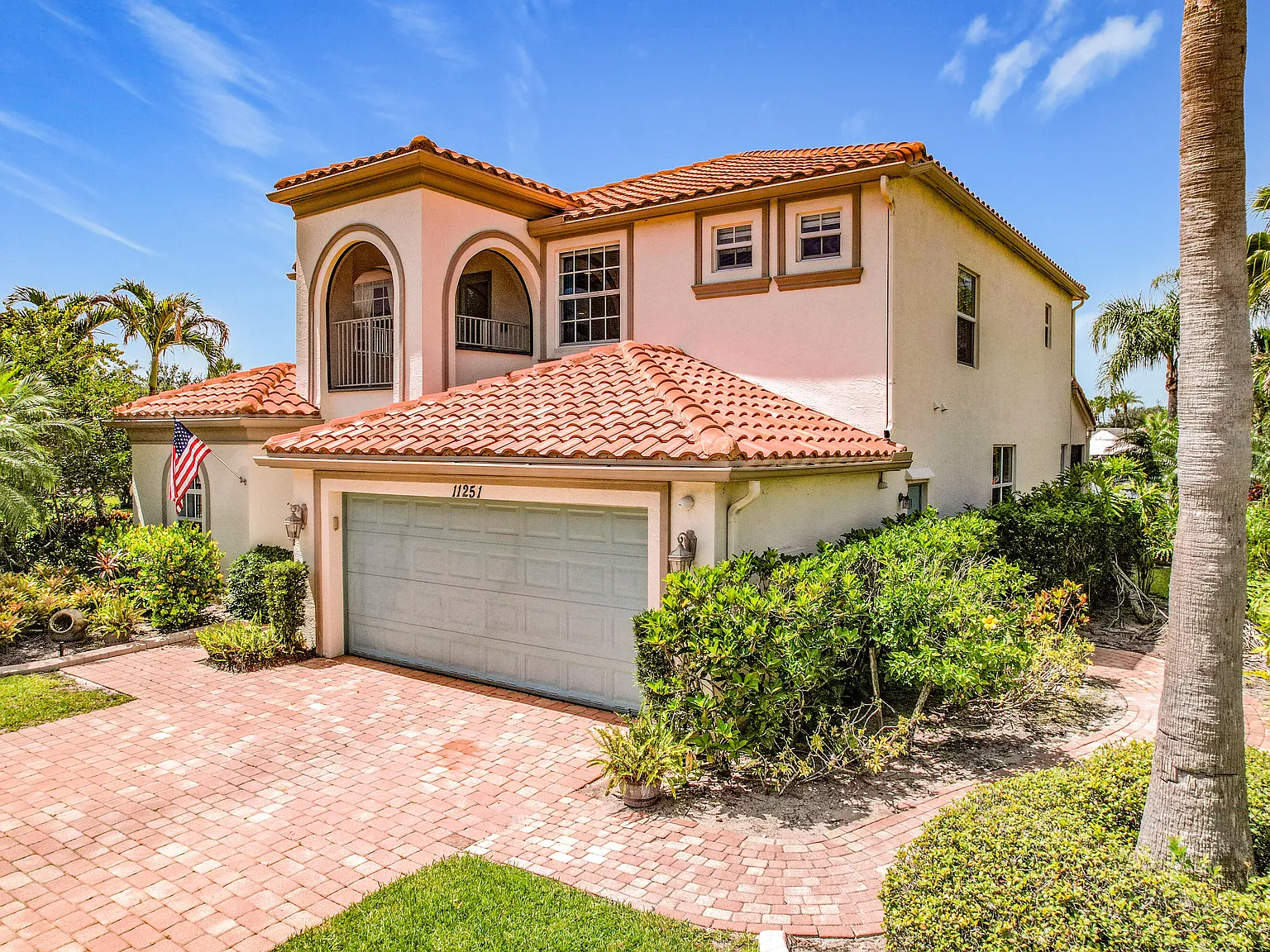 3 bed, 2.5 bath, 3539 sqft, $4,700 — Photo 3