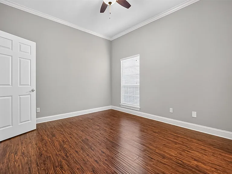 10310 Chevy Chase Dr — Photo 35