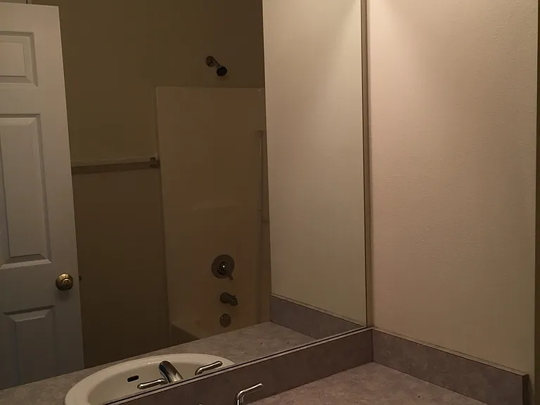 1015 SE 4th St #10 — Photo 6