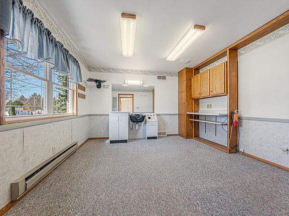 4th image of 410 W Main St