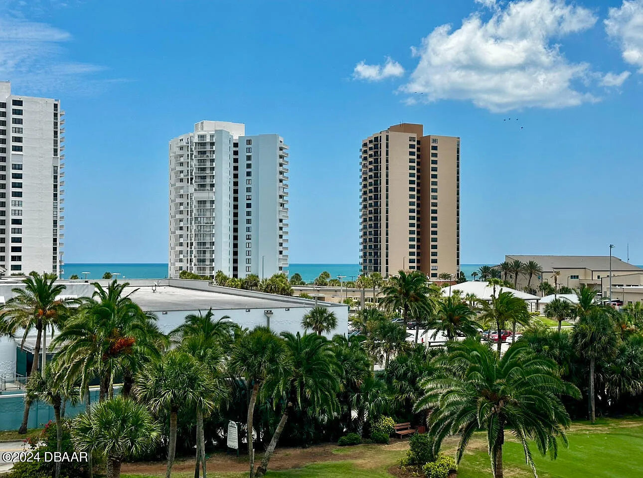 2 bed, 2.0 bath, 1327 sqft, $2,150 — Photo 2