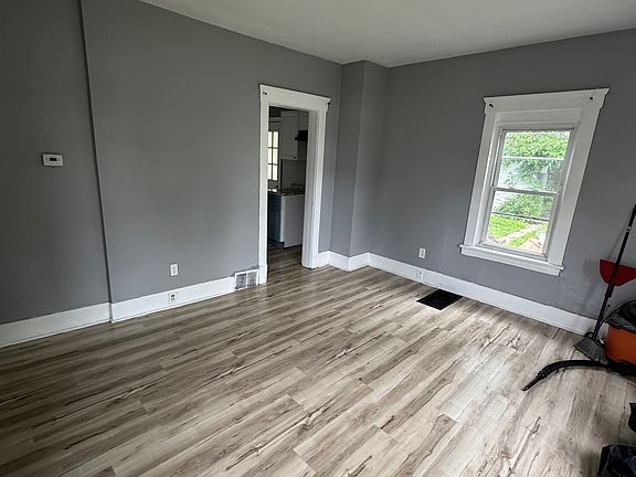 2nd image of 624 W 14th St