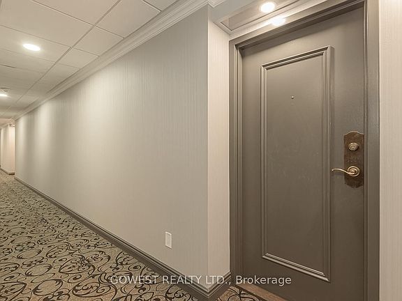 4th image of 1240 Marlborough Ct #1103