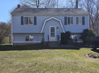 132 Colonial Rd, Plainfield, CT 06374