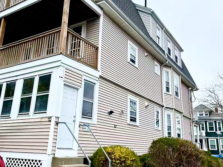 1129 Saratoga St #1 — Photo 2