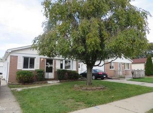 26691 Arlington St, Roseville, MI 48066