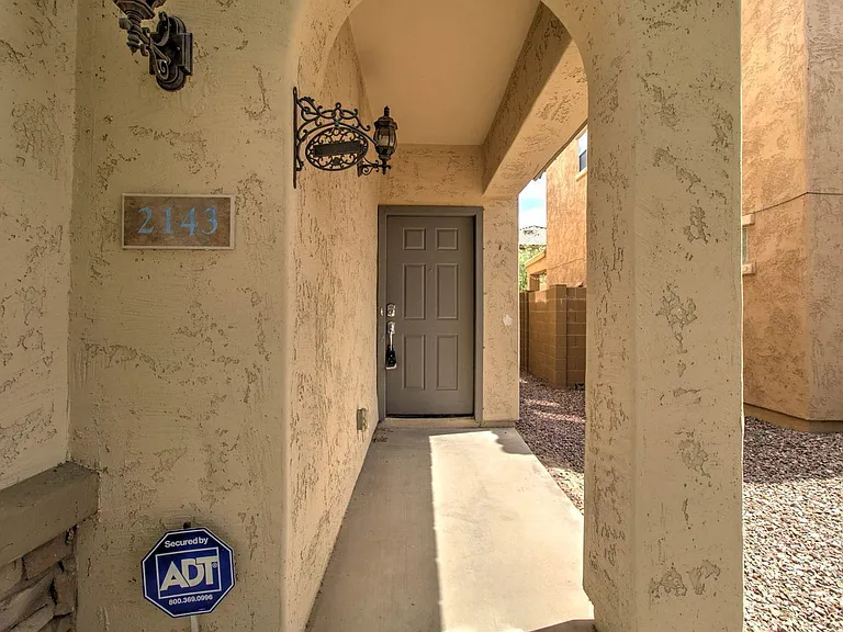 2143 W Marconi Ave — Photo 6
