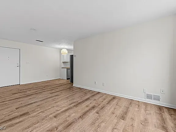 2 bed, 1100 sqft, $1,400 — Photo 2