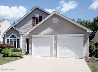 19 Pine Valley Rd, Jackson, NJ 08527