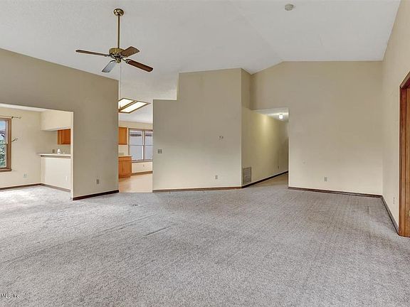 4th image of 8984 Country Bend Cir S