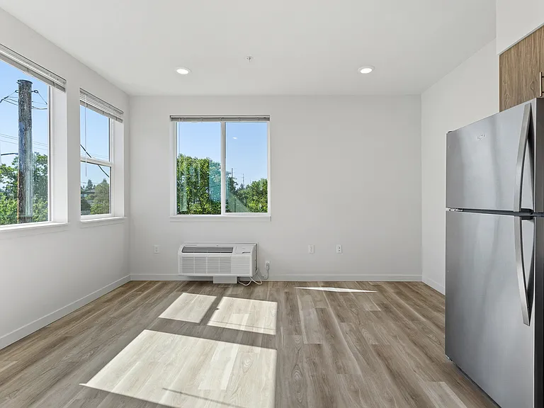 Evergreen Peak Apartments — Photo 16