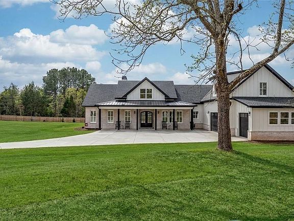 3rd image of 825 Arch Tanner Rd