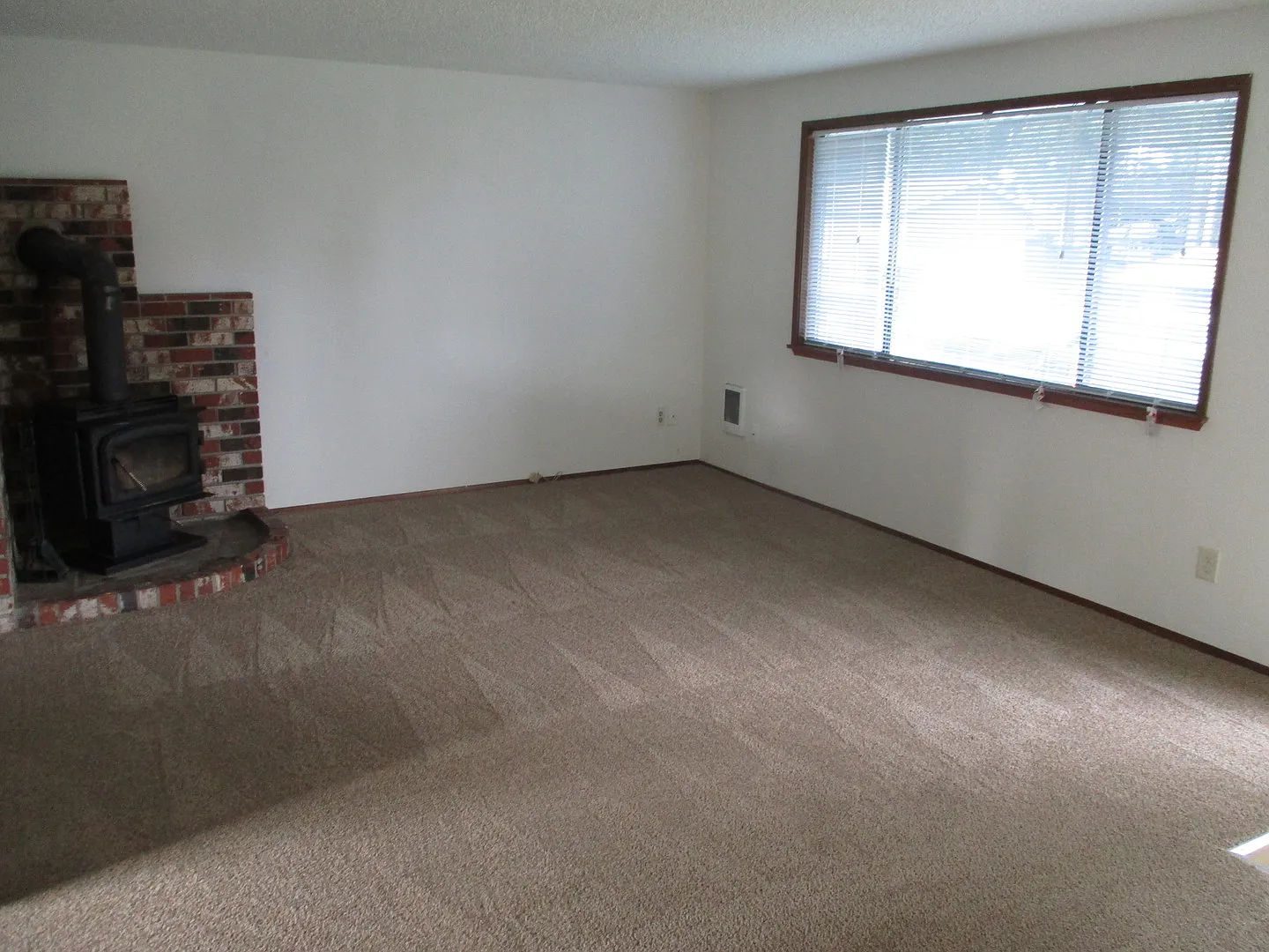 Two-Bedroom, One-Bathroom Duplex Near Downtown Gig Harbor — Photo 2
