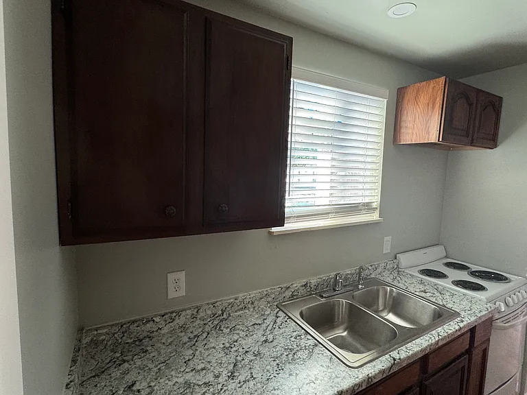 1435 Monroe St #B — Photo 7