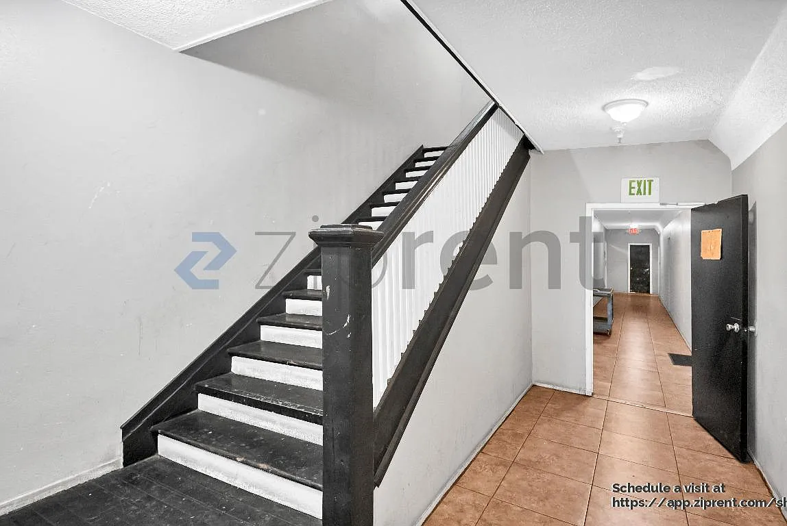1 bed, 400 sqft, $1,910 — Photo 2