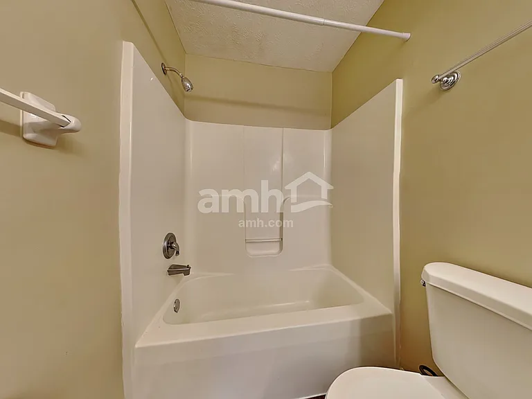 220 Hartford Ct — Photo 11