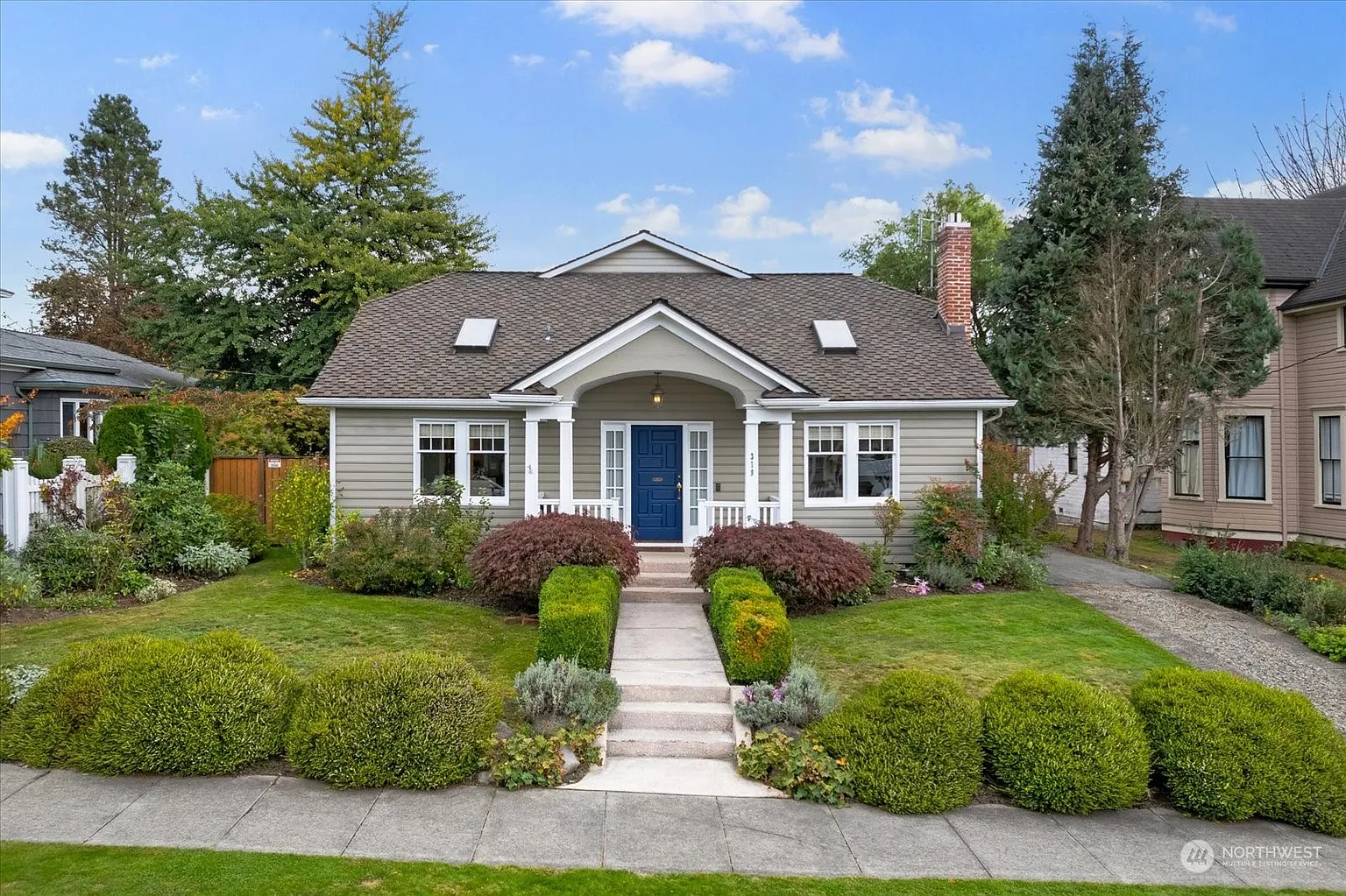 319 Avenue E photo 1