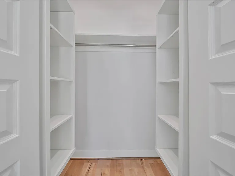 2206 Saxon Dr — Photo 30