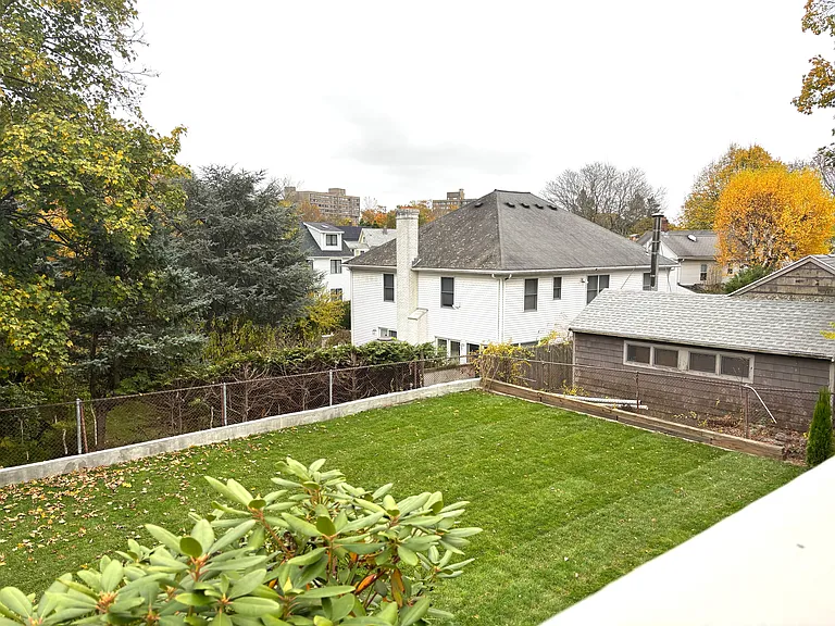 338 Langley Rd — Photo 20