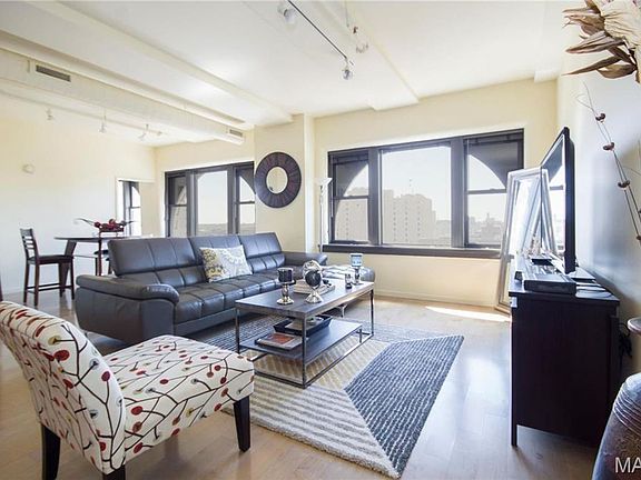 3rd image of 915 Olive St APT 1408