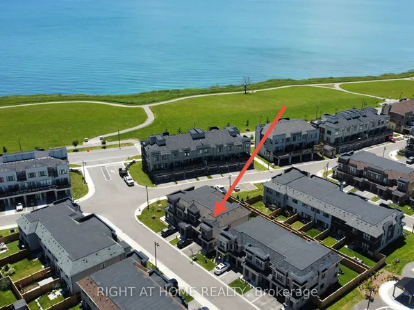 30 Caspian Sq, Clarington, ON L1C 7G3