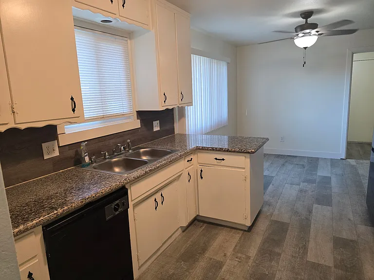 1005 W Cambridge Ave — Photo 11