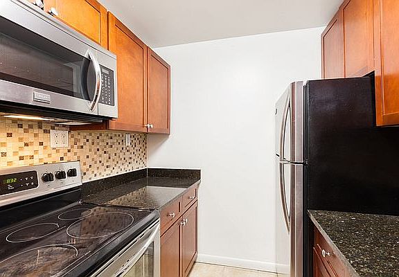 5th image of 425 E 84th St APT 5B