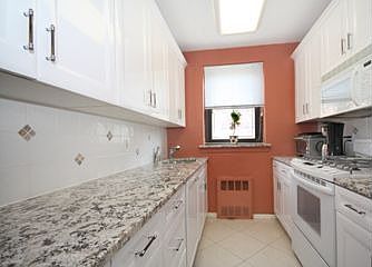 4th image of 15 Hill Park Ave APT 1K