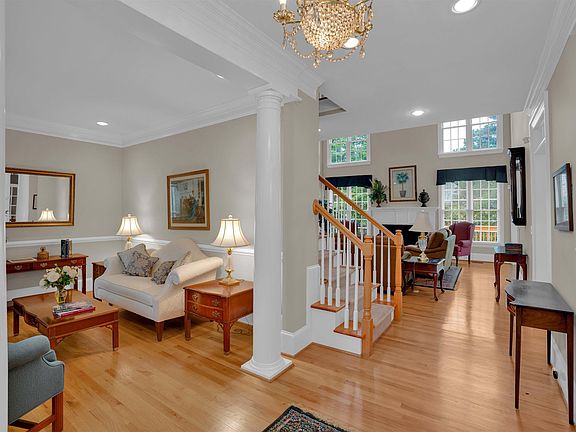 3rd image of 6 Sunset View Ct