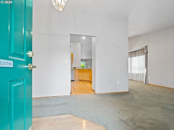 5th image of 18603 SE 20th Cir