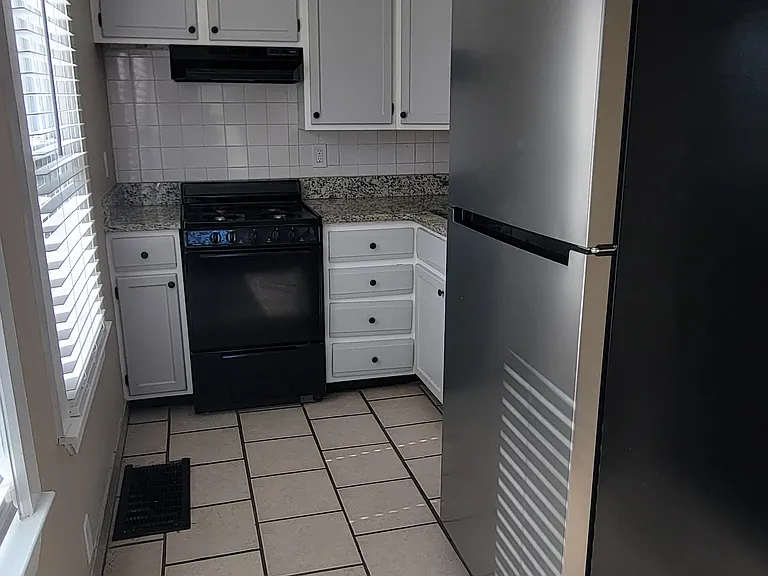 351 W Hazelhurst St #4 — Photo 5