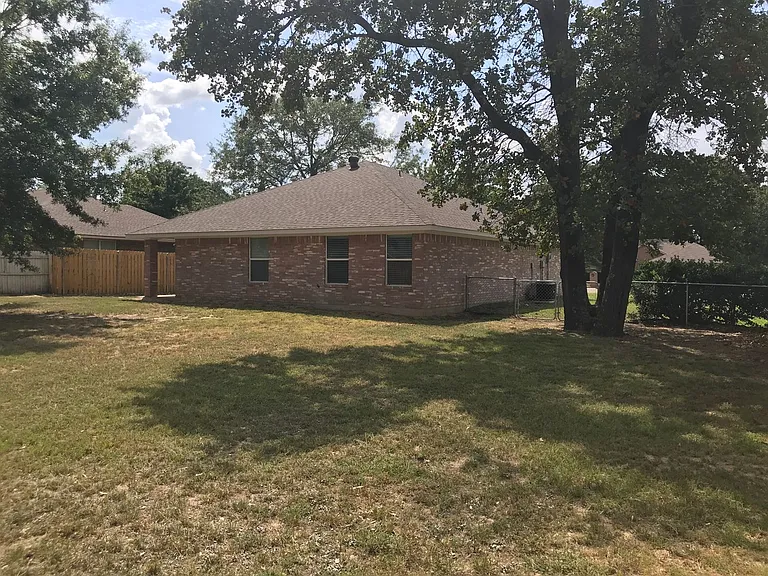 517 Molly Ln — Photo 25