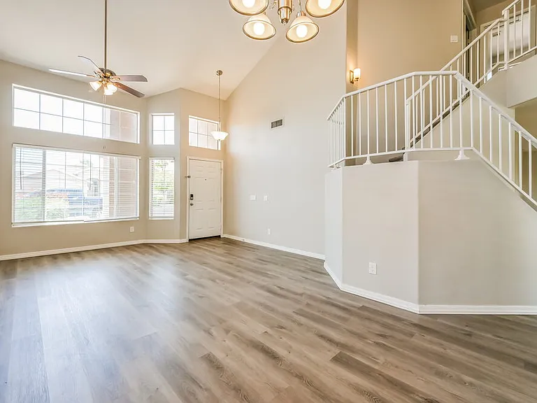 1036 W Olive Ave — Photo 7