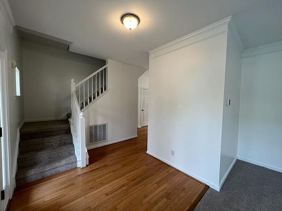 3rd image of 20 Country Walk Ln