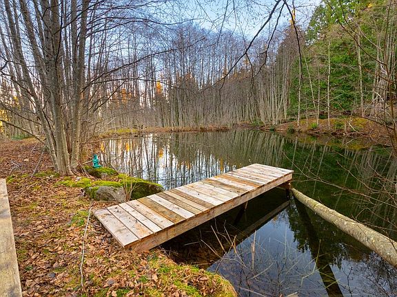 5th image of 1049 Grafton Rd